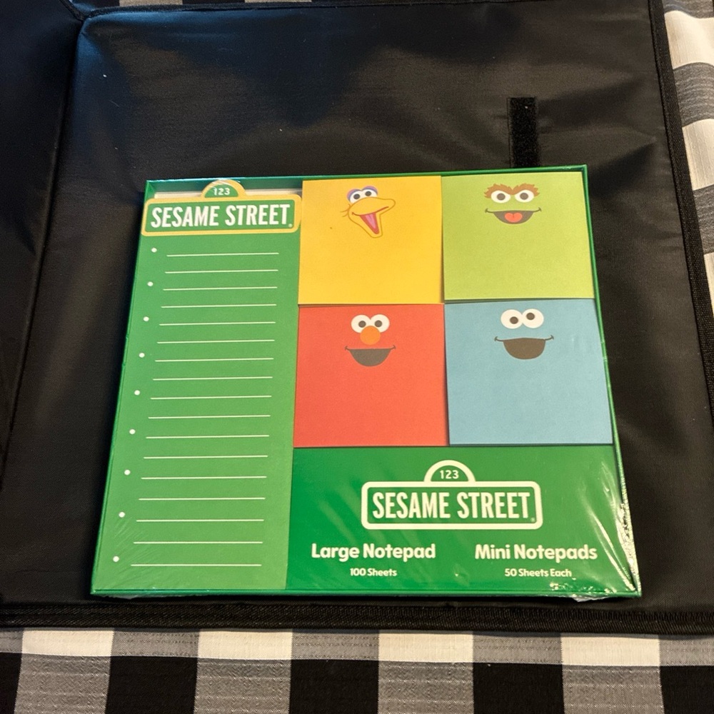 Sesame Street Colorful Notepad Collection - Picture 2 of 5
